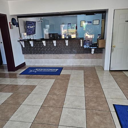 Americas Best Value Inn Stockbridge Buitenkant foto