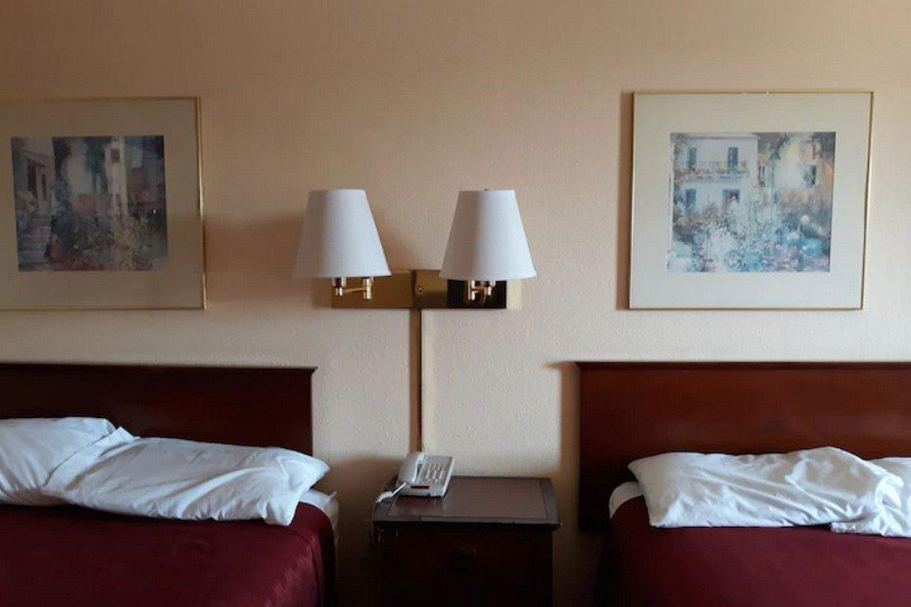 Americas Best Value Inn Stockbridge Buitenkant foto