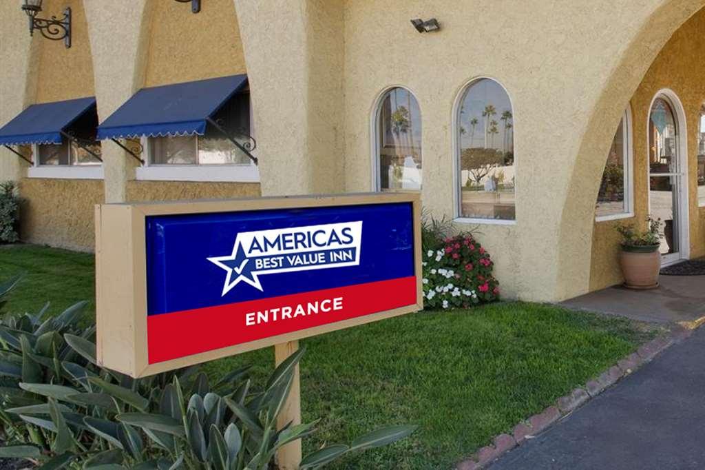 Americas Best Value Inn Stockbridge Buitenkant foto