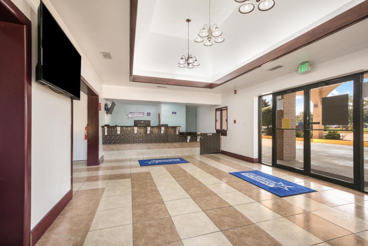 Americas Best Value Inn Stockbridge Buitenkant foto