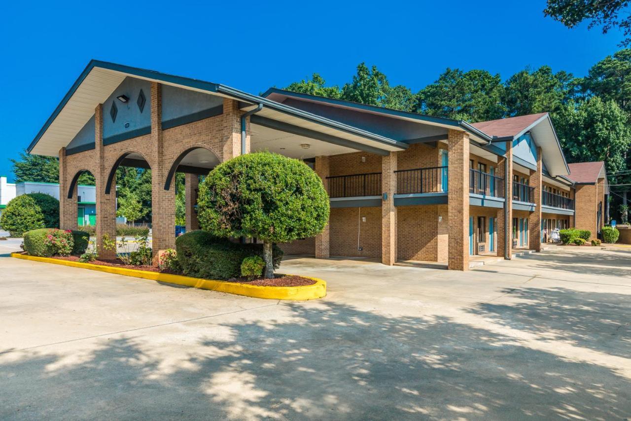 Americas Best Value Inn Stockbridge Buitenkant foto