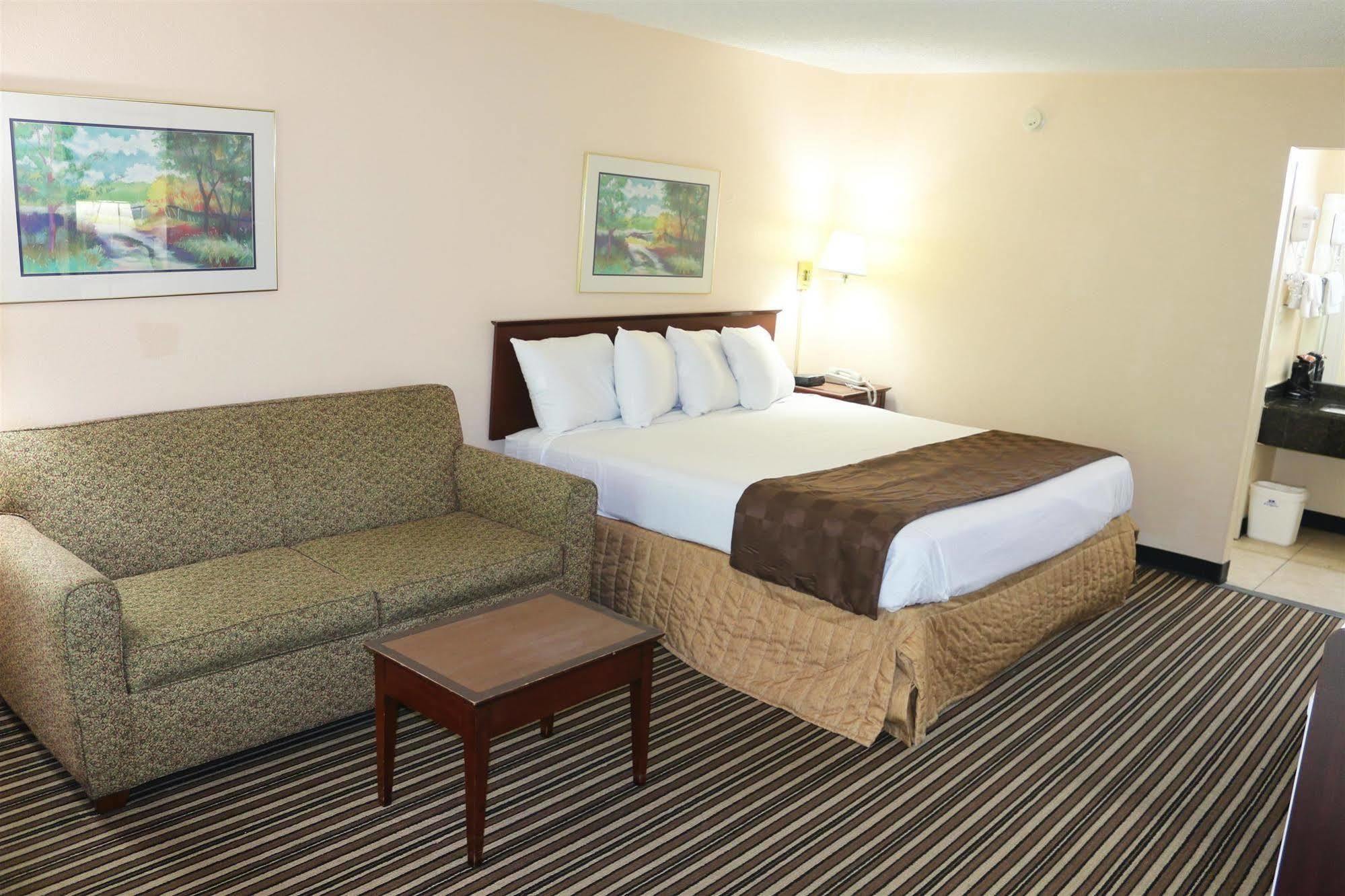Americas Best Value Inn Stockbridge Buitenkant foto