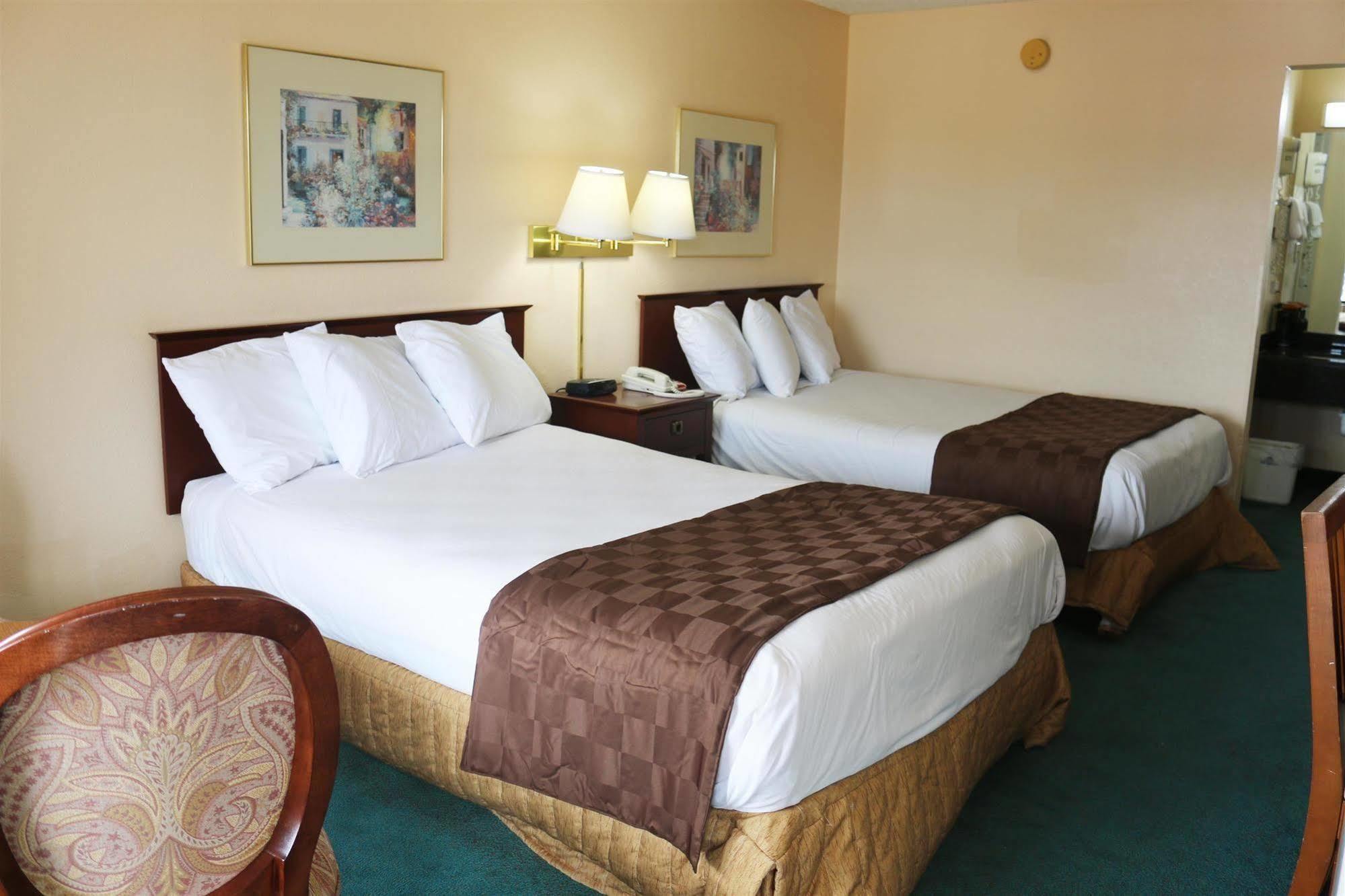 Americas Best Value Inn Stockbridge Buitenkant foto