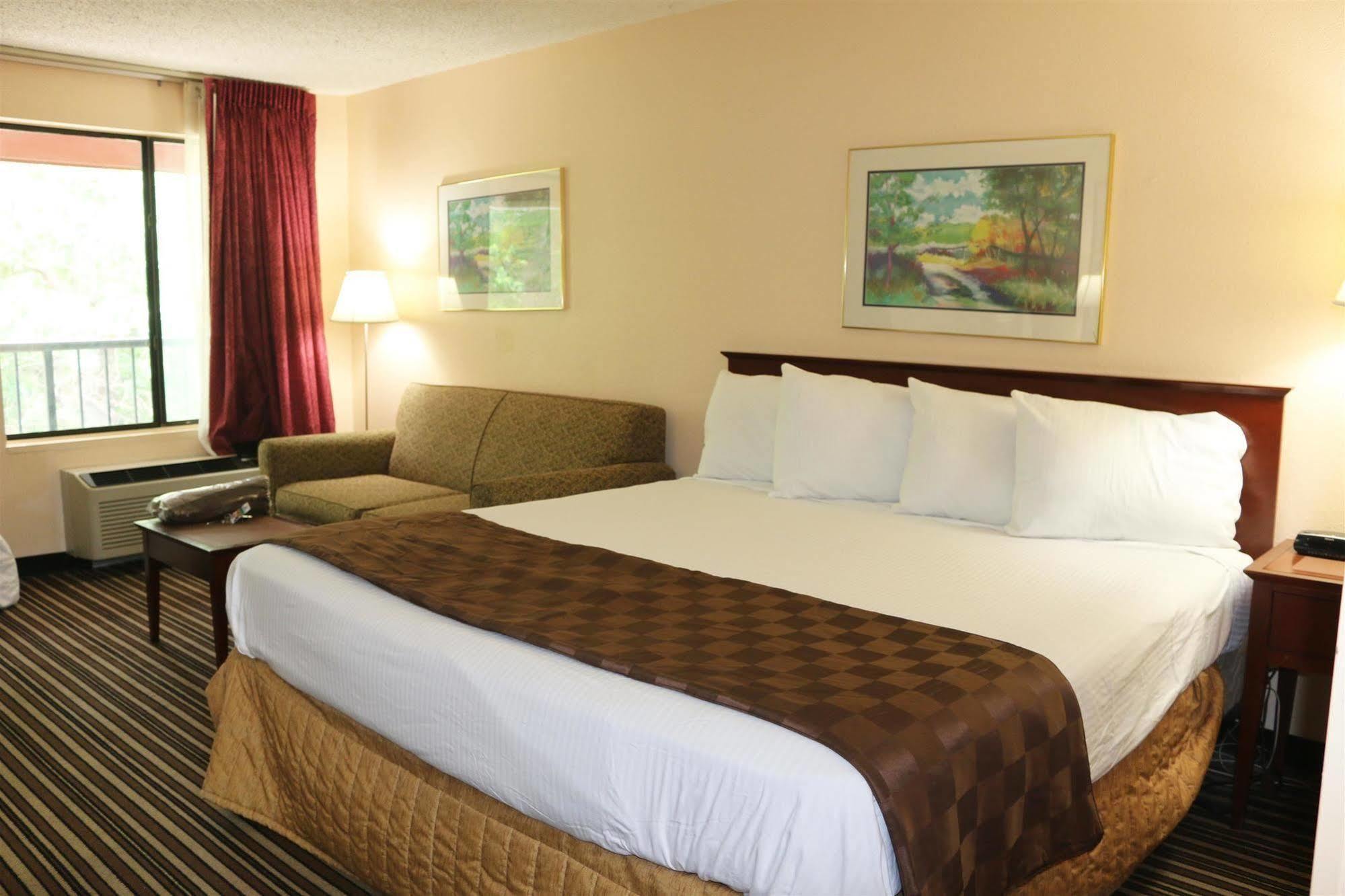 Americas Best Value Inn Stockbridge Buitenkant foto